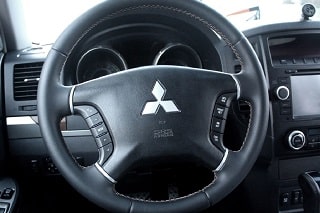 Перетяжка руля Митсубиси натуральной кожей с текстурой